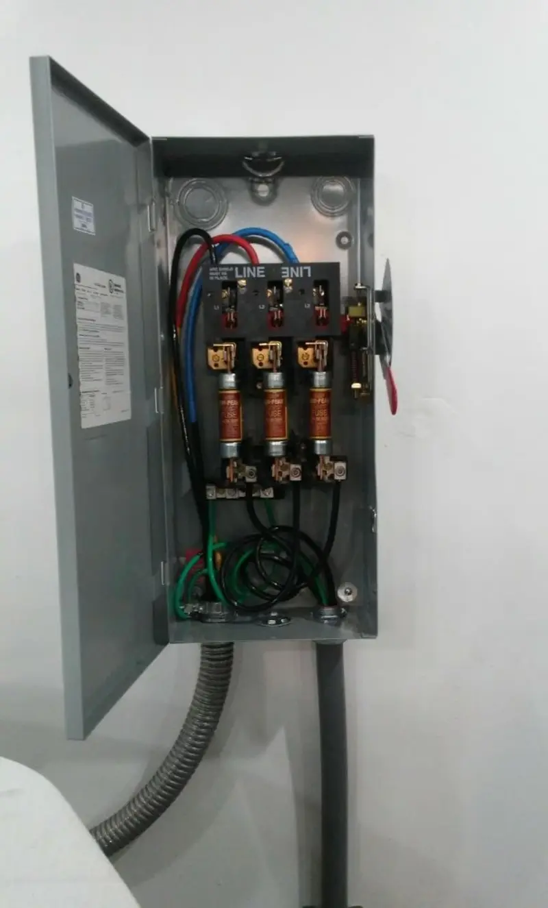 Three-phase disconnect switch installed for Smoke Detector Installation in Anacortes
